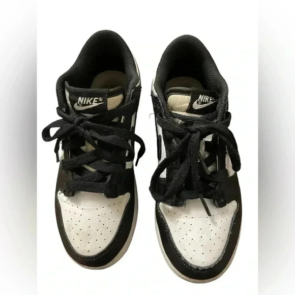 Nike Dunks Black & White size 1Y - Picture 3 of 3